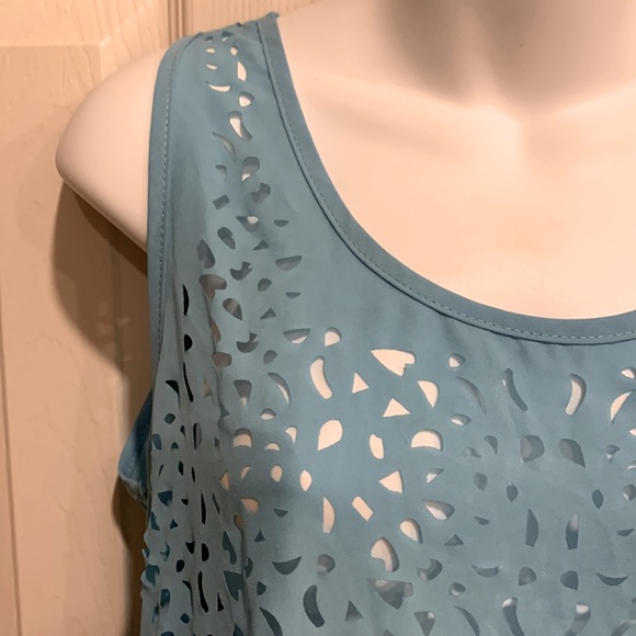 Turquoise Sleeveless Top - Picture 3 of 6